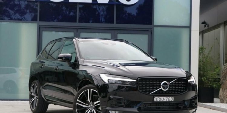 The Volvo XC60 T6 R-Design 2021: A Sleek and Powerful SUV